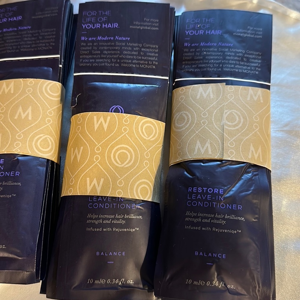 Genuine Monat Leave In Conditioner Samples package of 10 samples